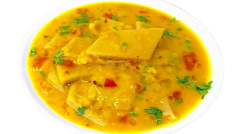 10 प्रसिद्ध गुजराती व्यंजन : जिनके स्वाद को देखकर आप खुद को रोक नहीं पाएंगे! 6 दाल ढोकली: गुजराती व्यंजन