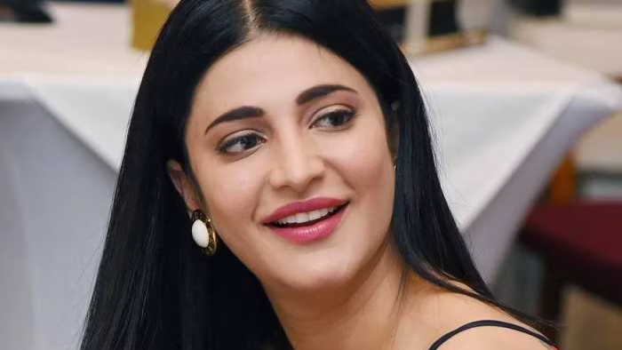 बॉलीवुड की खूबसूरत दिखने के लिए इन एक्ट्रेस ने करवाई प्लास्टिक सर्जरी, जाने कौन कौन है शामिल! 7 बॉलीवुड