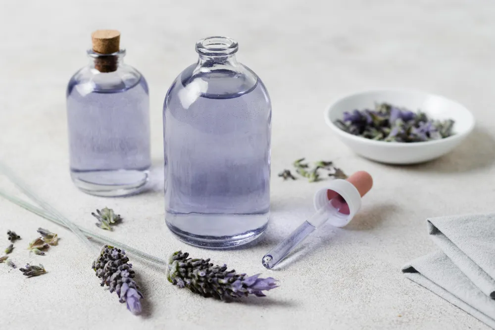 रूखी त्वचा के लिए कौन सा तेल लगाएं? जानें 10 बेस्ट तेल जो करेंगे चमत्कार! 12 A bottle of lavender oil with lavender flowers and a few sprigs placed around it. Include a dropper or some oil being poured out to show its texture.
रूखी त्वचा के लिए कौन सा तेल लगाएं